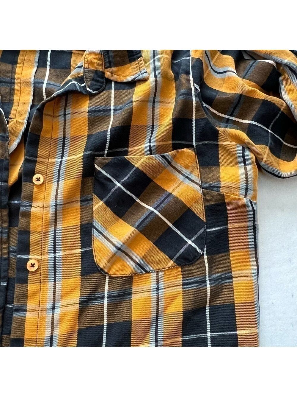 Billy T Women's L Soft Mabry Checkered Gold Long Sleeve Button Up Collared Shirt - Picture 3 of 10
